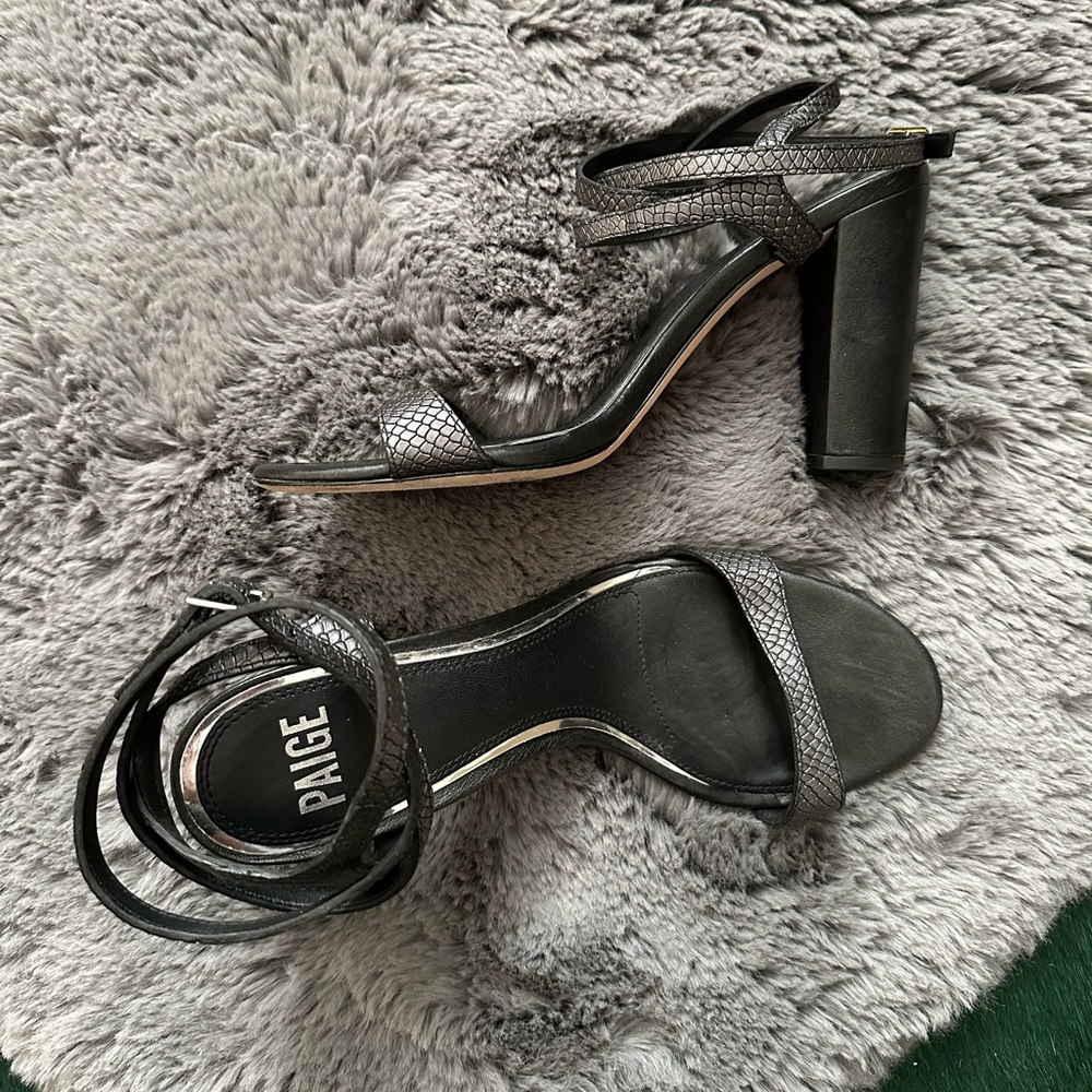 PAIGE Women’s Niko Heeled Sandal in Black